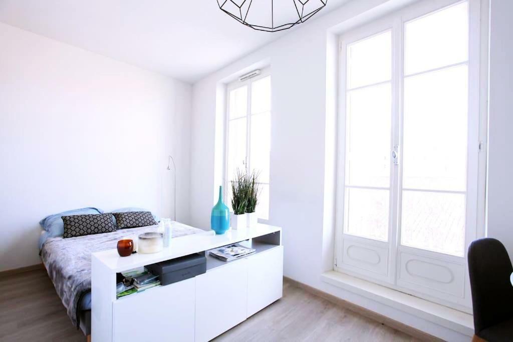 Grand Studio Au Pied Du Panier Marseille Exterior photo